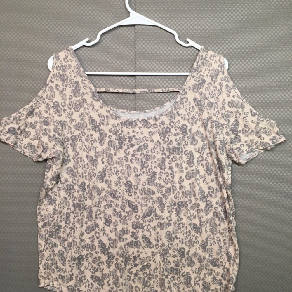 Juicy Couture Short Sleeve Shirt Women's Large Cold Shoulder